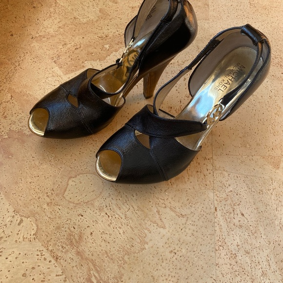 Michael Kors Strappy Black and Gold sandals - Picture 2 of 5